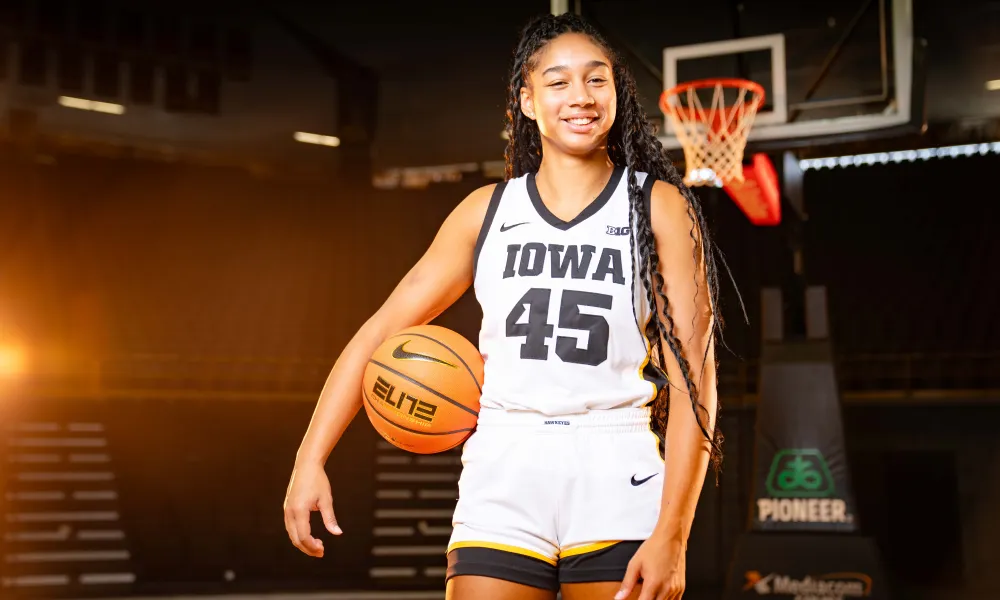 The end time of Iowa Hawkeyes: Hannah Stuelke sign a two years contract worth about $10 million with…