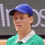 Jannik_Sinner_vs_Richard_Gasquet,_2025_Roland_Garros,_2025-05-29_(1319)_(Jannik_Sinner)