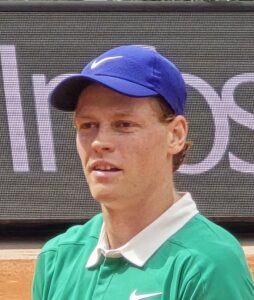 Jannik_Sinner_vs_Richard_Gasquet,_2025_Roland_Garros,_2025-05-29_(1319)_(Jannik_Sinner)