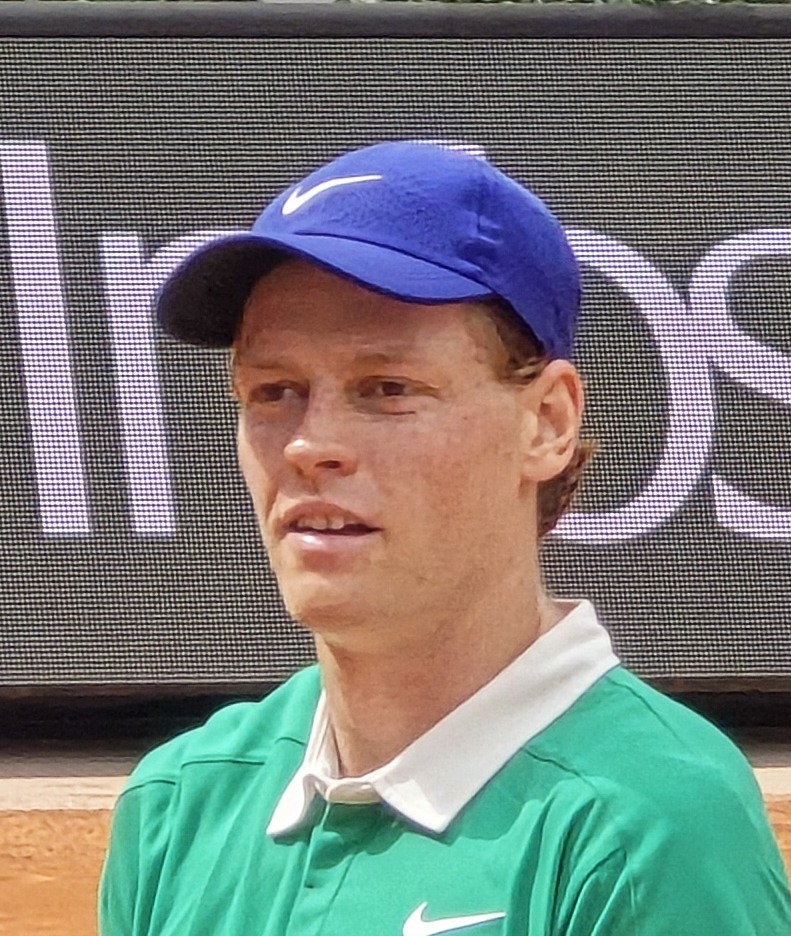 Jannik_Sinner_vs_Richard_Gasquet,_2025_Roland_Garros,_2025-05-29_(1319)_(Jannik_Sinner)
