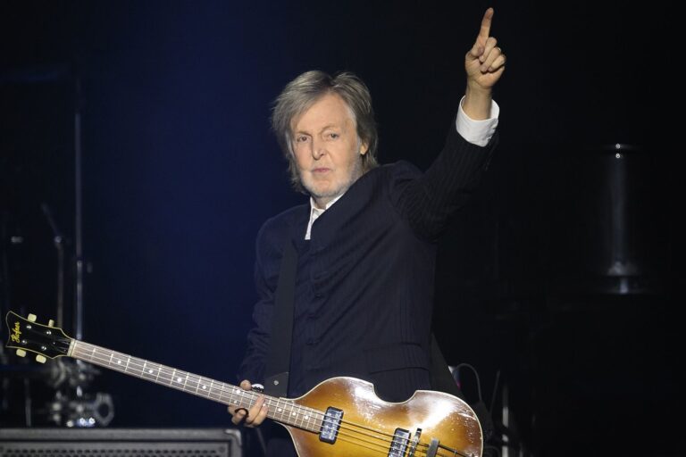 paul-mccartney-performs-got-back-tour-nanterre-120524-3e81509aa66c4b3cbb5e05c3d996bf35