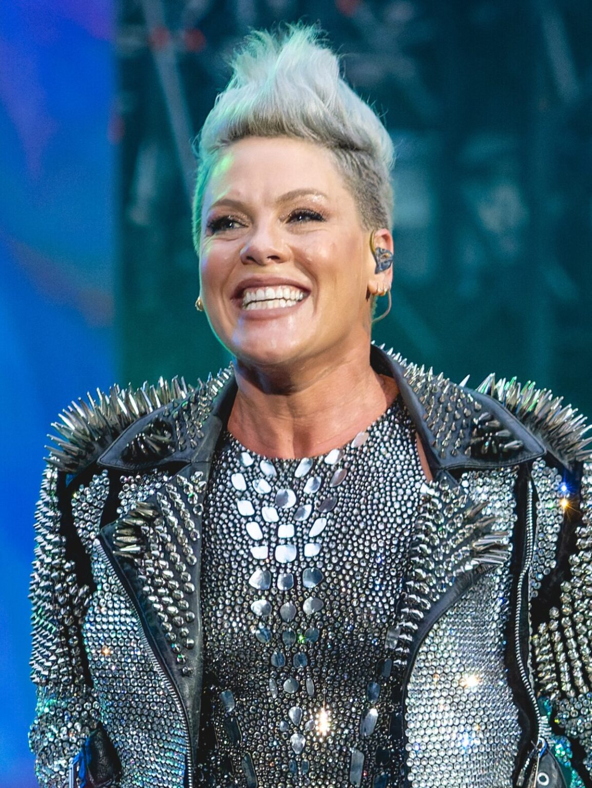 P!nk Survives Mid-Air Stunt Mishap on Stage—Finishes Show Like a True Rock Warrior