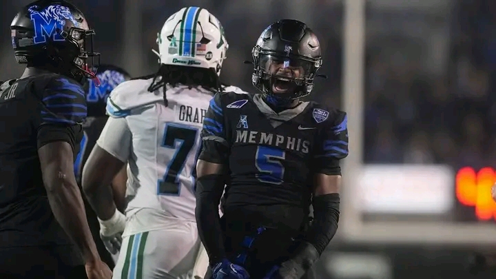Memphis transfer DB Chris Bracy in action during college football game