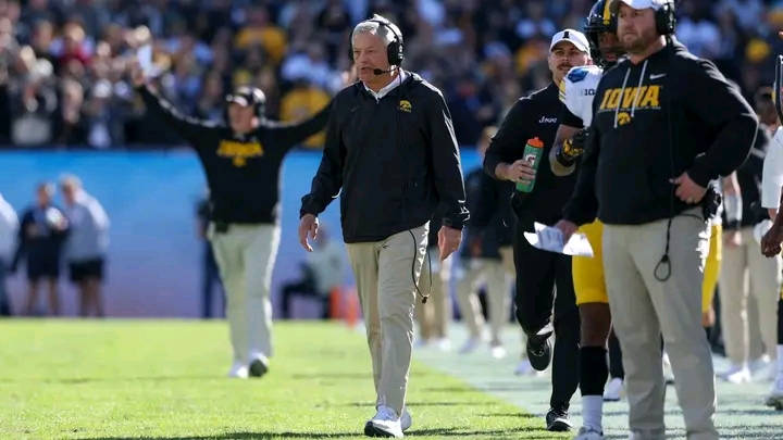 Iowa Hawkeyes Wide Receiver Tony Diaz Signs