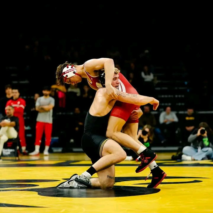 Iowa Wrestling Big Ten: Hawkeyes Roll Past Wisconsin