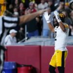 Panini Senior Bowl Iowa watch guide — Hawkeyes players on field