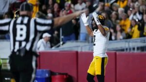 Panini Senior Bowl Iowa watch guide — Hawkeyes players on field