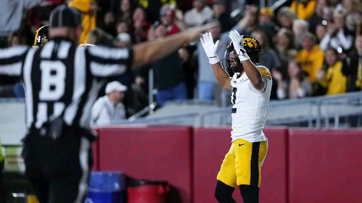 Panini Senior Bowl Iowa watch guide — Hawkeyes players on field