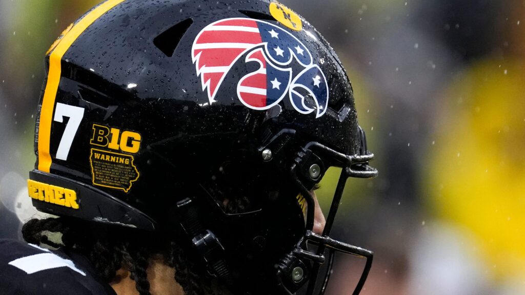 DB CJ Bell Enters Iowa Football Transfer Portal Update: Freshman