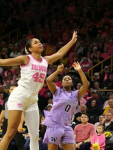 Hannah Stuelke injury update as Iowa forward reacts during Big Ten game