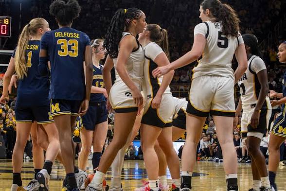 Iowa WINS on Senior Day as Ava Heiden leads Hawkeyes past Michigan 62-44 at Carver-Hawkeye Arena