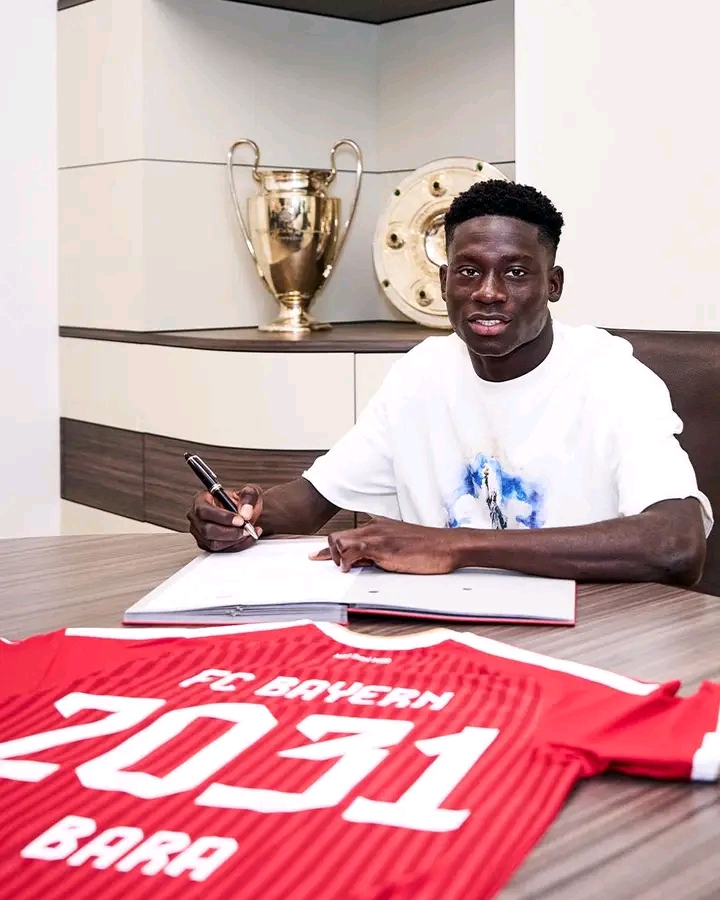 OFFIZIELL: FC Bayern verpflichtet Bara Sapoko Ndiaye bis 2031! Das nächste große Talent ist da!